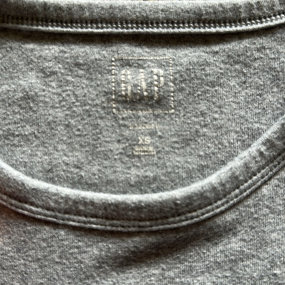 Gap Long Sleeve Tee - Picture 2 of 2